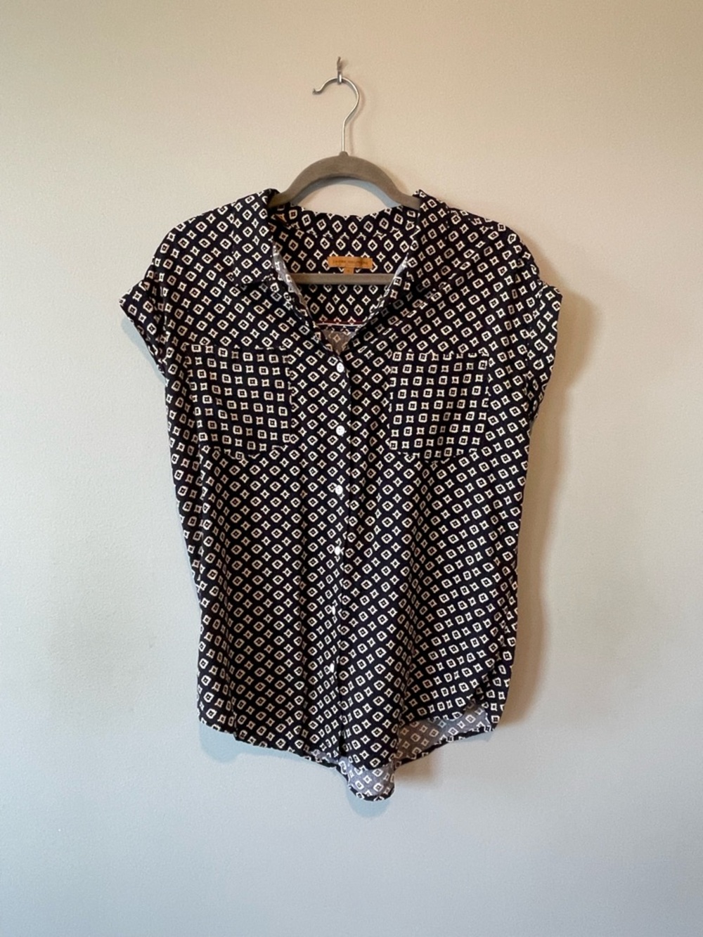 JACHS Girlfriend- Black Button-Front Geometric Print Top